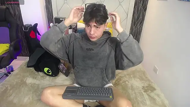 Samu FoXXX online show from 12-04-25, 08:41