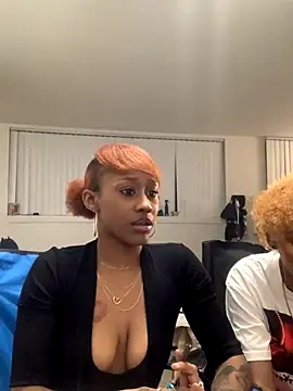 Snapshot of Hefnerbabyy chatting on 11-18-25, 06:39 Hefnerbabyy online show from 11-18-25, 06:39