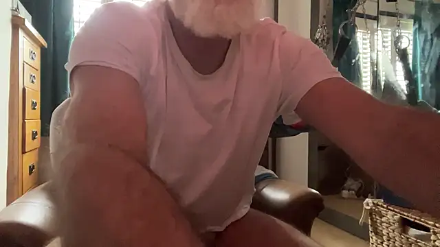 Snapshot of LeatherSdaddy chatting on 04-01-26, 02:14 LeatherSdaddy online show from 04-01-26, 02:14