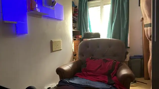 Snapshot of LeatherSdaddy chatting on 04-12-26, 01:36 LeatherSdaddy online show from 04-12-26, 01:36