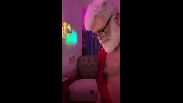 Snapshot of LeatherSdaddy chatting on 04-15-26, 02:06 LeatherSdaddy online show from 04-15-26, 02:06