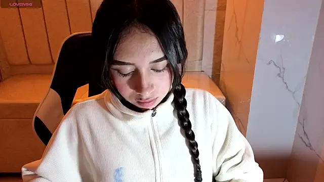 Juliana Tx online show from 11-21-25, 02:54