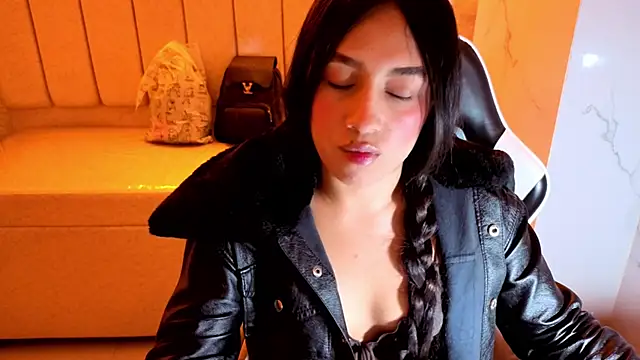 Juliana Tx online show from 12-16-25, 01:15