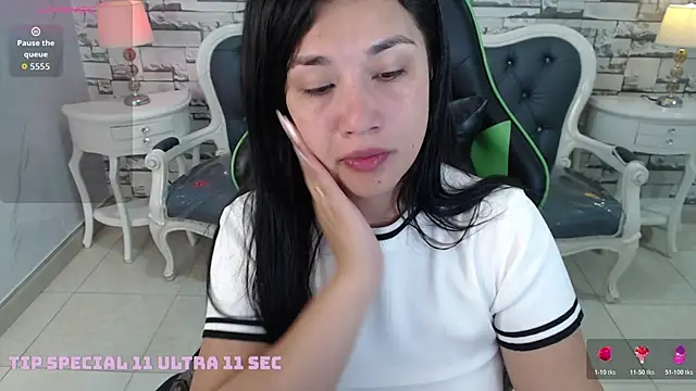 Violetta jhonson a online show from 11-13-25, 03:32