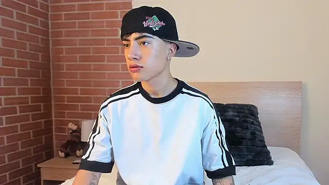 Snapshot of ThiagoDV chatting on 07-18-26, 05:21 ThiagoDV online show from 07-18-26, 05:21