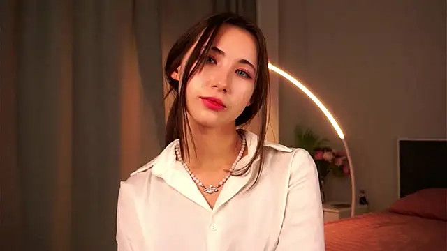 Snapshot of NanceeWestaway chatting on 11-18-25, 06:00 NanceeWestaway online show from 11-18-25, 06:00