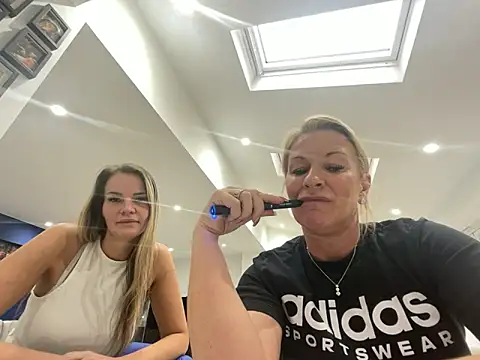 Snapshot of Cutebrowneyes_ chatting on 11-12-25, 12:53 Cutebrowneyes online show from 11-12-25, 12:53