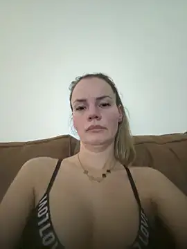 Cutebrowneyes  online show from 01-05-26, 10:13