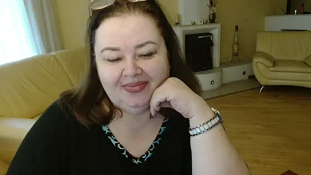 Natali-Gucci online show from 11-30-25, 09:10