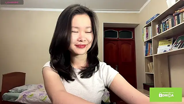 Snapshot of HuldaKye chatting on 02-12-26, 12:16 HuldaKye online show from 02-12-26, 12:16