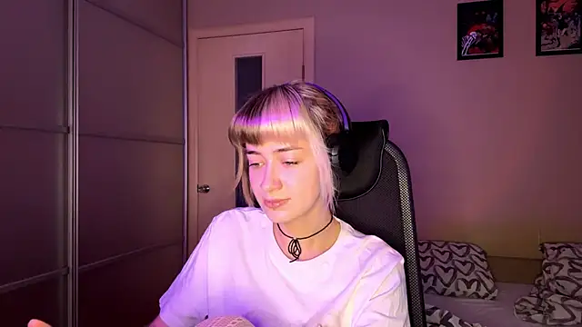 EmilySkyline online show from 11-12-25, 05:22