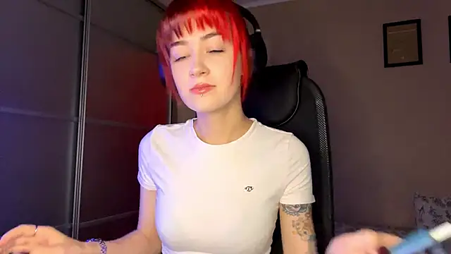 EmilySkyline online show from 12-05-25, 07:07