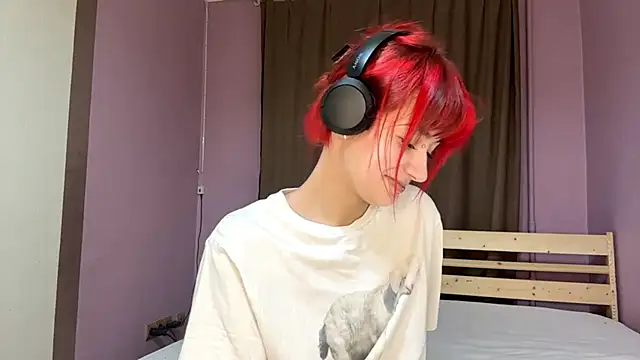 EmilySkyline online show from 12-21-25, 05:25