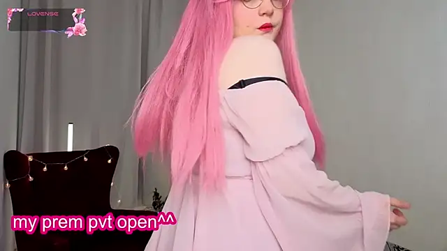 RacieBroom online show from 12-14-25, 09:42