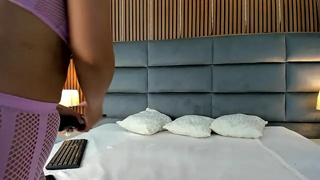 Lucy Vegas online show from 02-02-26, 01:10