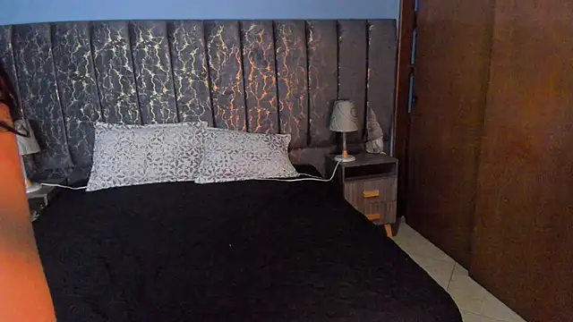 Atenea Velle online show from 12-22-25, 01:22