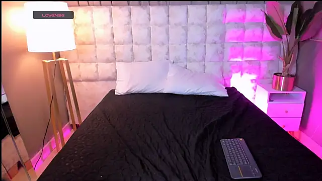 Atenea Velle online show from 04-11-26, 01:37