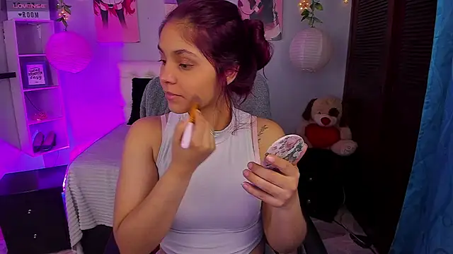 Snapshot of antonella_emma chatting on 12-17-25, 12:54 antonella emma online show from 12-17-25, 12:54