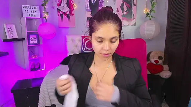 Snapshot of antonella_emma chatting on 12-15-25, 12:55 antonella emma online show from 12-15-25, 12:55