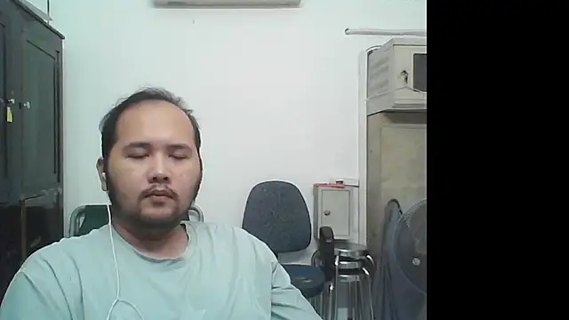 Snapshot of linhlinhthan chatting on 02-20-26, 02:30 linhlinhthan online show from 02-20-26, 02:30