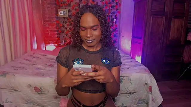 LaGoldenBitch online show from 12-17-25, 01:43