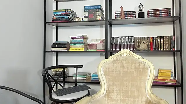 Nina Rizzo  online show from 11-14-25, 03:21