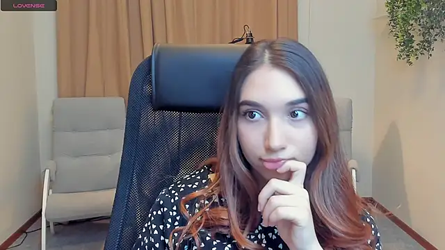 Snapshot of GlendaKindl chatting on 11-16-25, 02:44 GlendaKindl online show from 11-16-25, 02:44