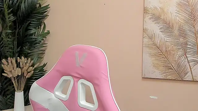 Snapshot of TawnyOkane chatting on 11-13-25, 09:46 TawnyOkane online show from 11-13-25, 09:46