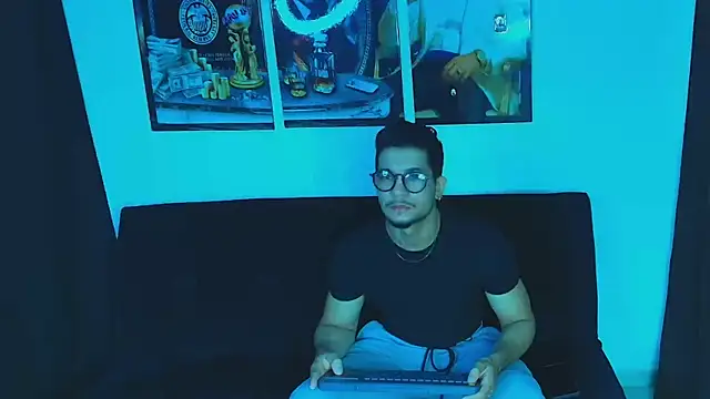 Snapshot of Nolan_joness chatting on 11-20-25, 01:23 Nolan joness online show from 11-20-25, 01:23