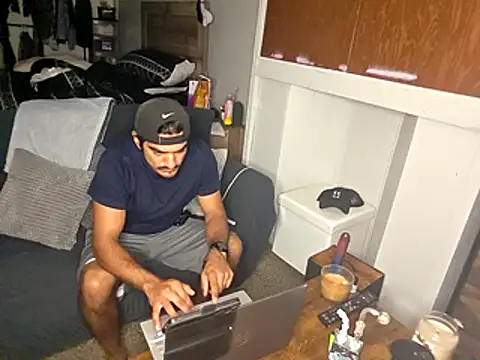 Snapshot of piggylatino chatting on 11-13-25, 05:22 piggylatino online show from 11-13-25, 05:22