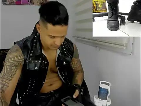 master leather online show from 03-09-26, 11:41