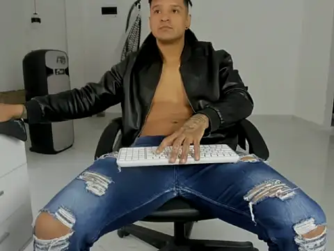 master leather online show from 04-05-26, 06:36