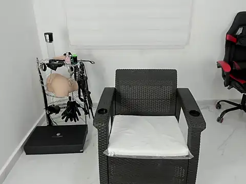 master leather online show from 07-04-26, 04:33