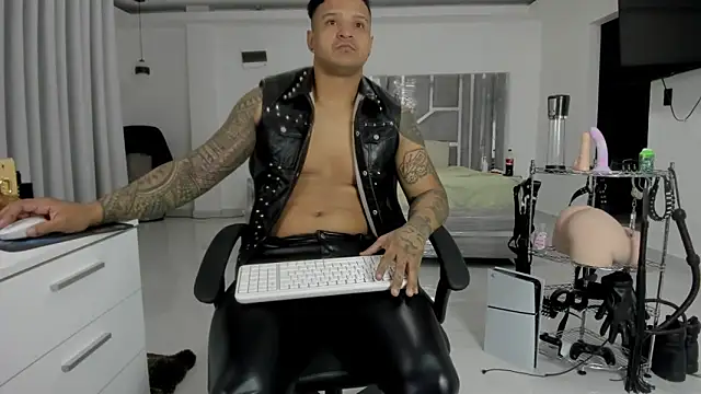 master leather online show from 05-22-26, 02:04