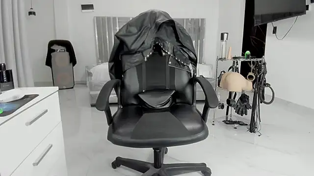 master leather online show from 05-27-26, 02:41