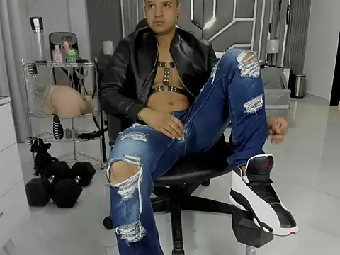 master leather online show from 07-11-26, 02:06