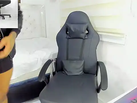 master leather online show from 12-03-25, 06:51