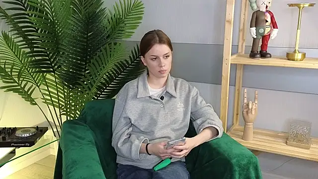 EliseKeath online show from 11-12-25, 02:43