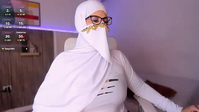 Hannaa Dolly online show from 12-15-25, 03:01