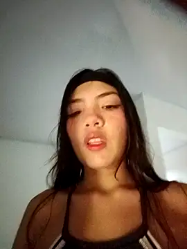 Snapshot of Pretty-v chatting on 11-13-25, 01:42 Pretty-v online show from 11-13-25, 01:42