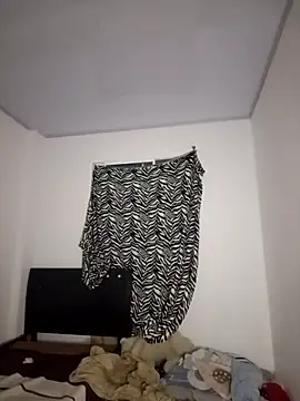 Snapshot of Pretty-v chatting on 11-14-25, 12:14 Pretty-v online show from 11-14-25, 12:14