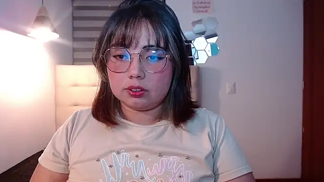 YiniBelle online show from 11-20-25, 03:29