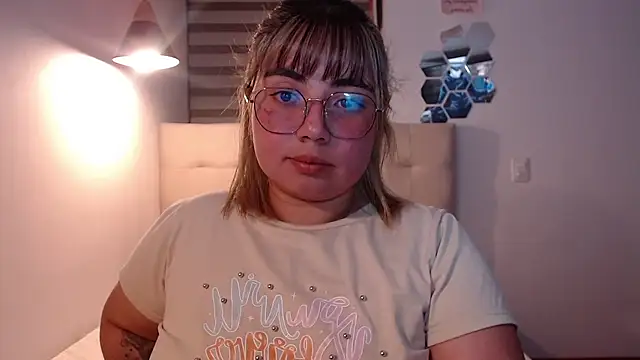 YiniBelle online show from 11-26-25, 03:28