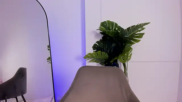 Snapshot of KaliBloom chatting on 02-17-26, 09:56 KaliBloom online show from 02-17-26, 09:56