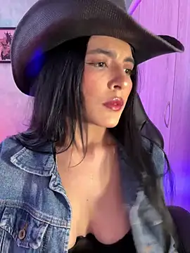 Cristal Cerati  online show from 11-14-25, 05:38