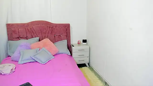 yourlatina emely online show from 03-05-26, 08:49