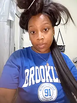 Snapshot of NayraMoon_ chatting on 11-22-25, 03:27 NayraMoon online show from 11-22-25, 03:27