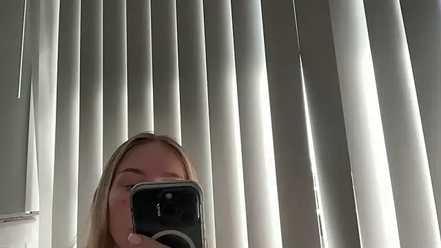 Snapshot of GigiLinks chatting on 11-11-25, 11:20 GigiLinks online show from 11-11-25, 11:20