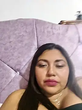 Snapshot of la_beba20 chatting on 01-13-26, 03:43 la beba20 online show from 01-13-26, 03:43