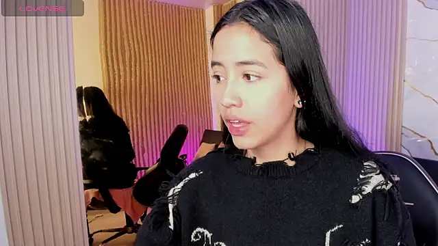 Snapshot of Joselyn_tay chatting on 06-17-26, 12:04 Joselyn tay online show from 06-17-26, 12:04